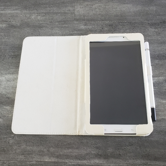 White Samsung Galaxy Tab 4 Unlocked w/Case - Picture 4 of 8